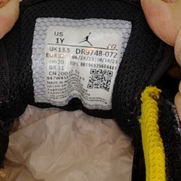 Nike Air Jordan 1 Boys Yellow & Black Slip On Sneakers - 1Y - Picture 7 of 7